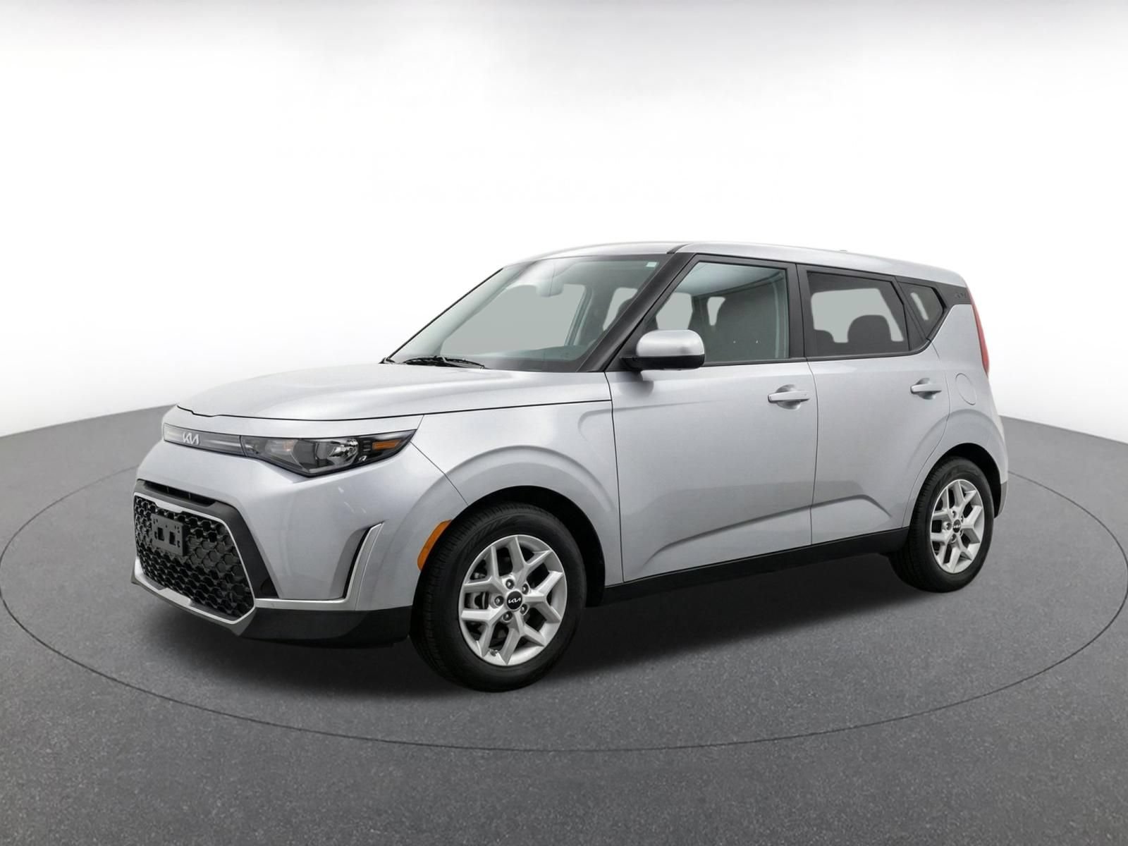 Used 2025 Kia Soul LX w/ LX Technology Package FWD image 3