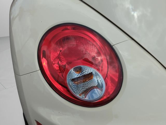 Used 2008 Volkswagen Beetle SE FWD image 38