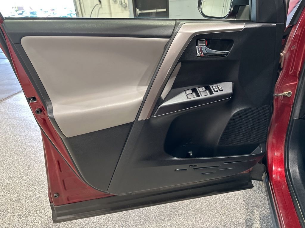 Used 2018 Toyota RAV4 XLE w/ Plus Extra Value Package image 11