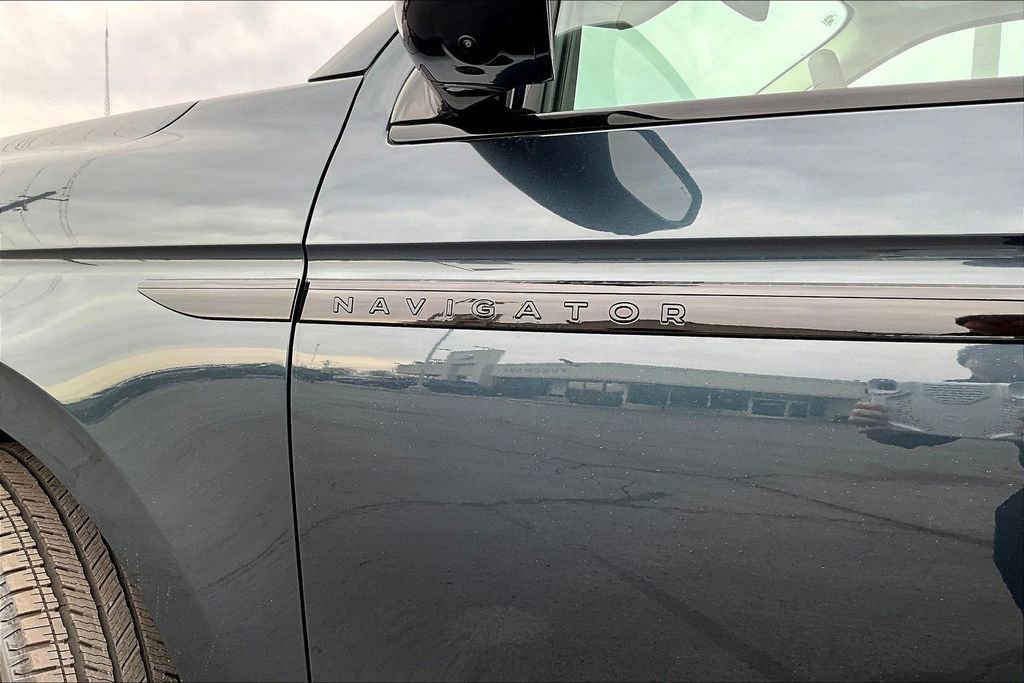 New 2026 Lincoln Navigator L Reserve w/ Jet Appearance Package image 9