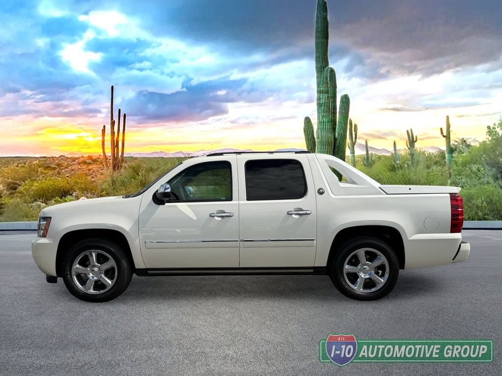Used 2013 Chevrolet Avalanche LTZ AWD/4WD image 8