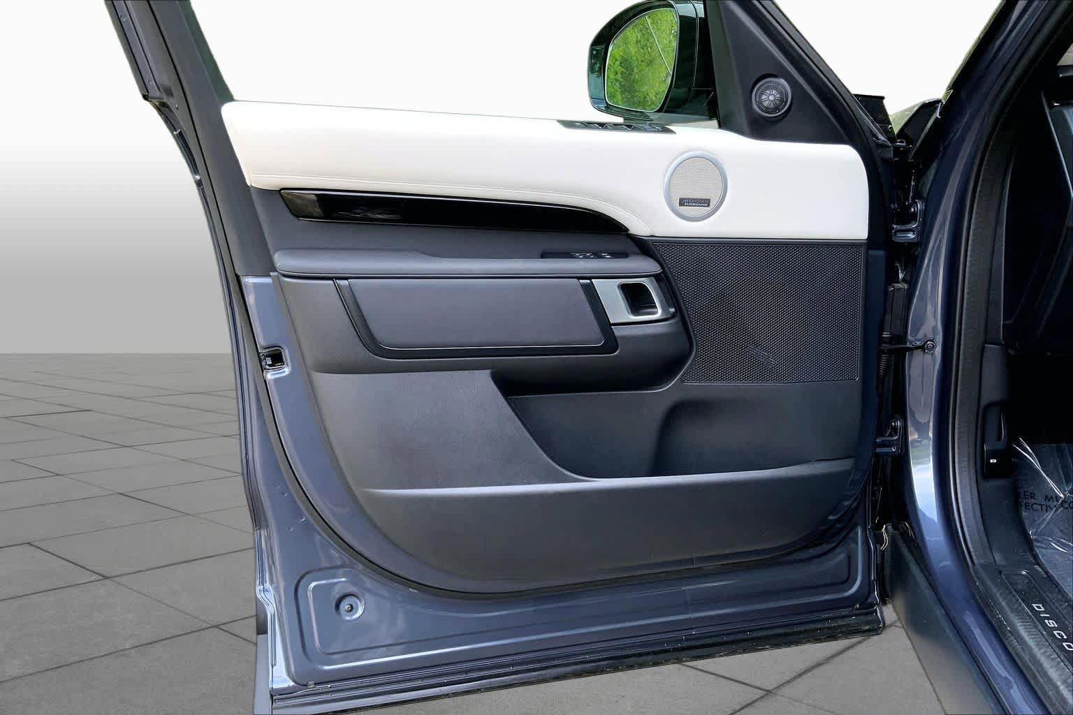 Used 2025 Land Rover Discovery S AWD/4WD image 20