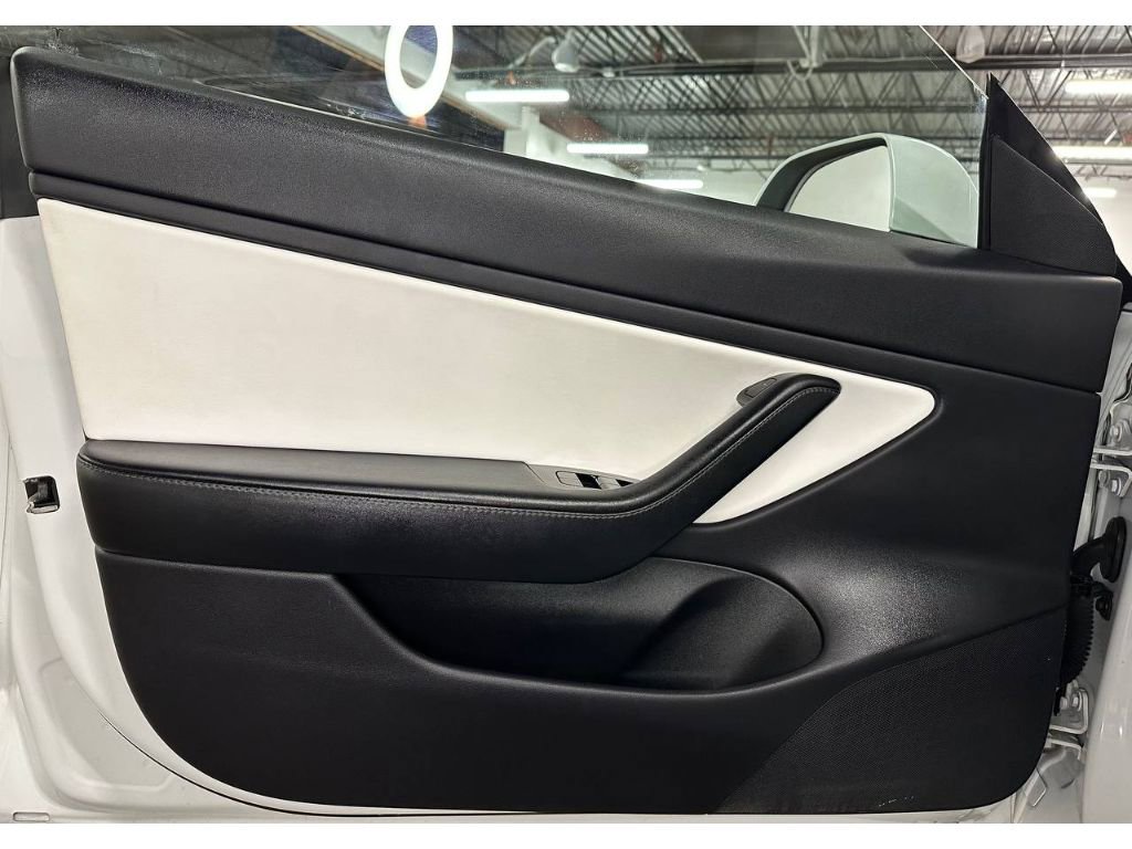 Used 2020 Tesla Model 3 Standard Range Plus image 17