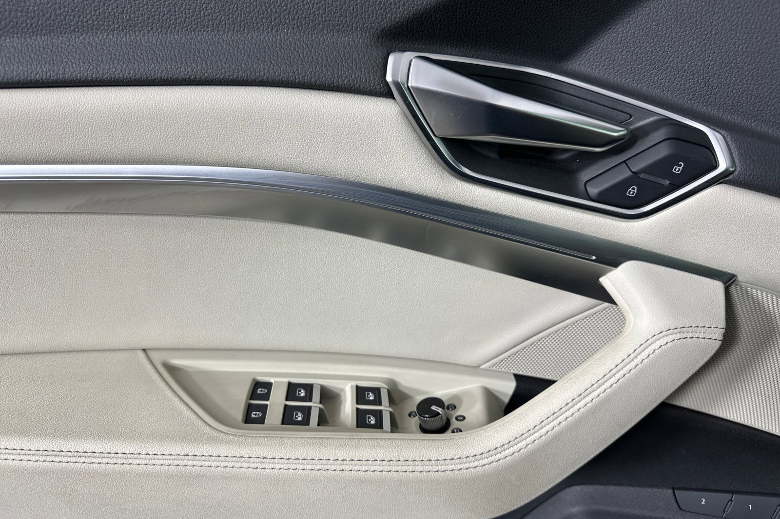 Certified 2023 Audi e-tron Premium w/ Convenience Plus Package AWD/4WD image 10