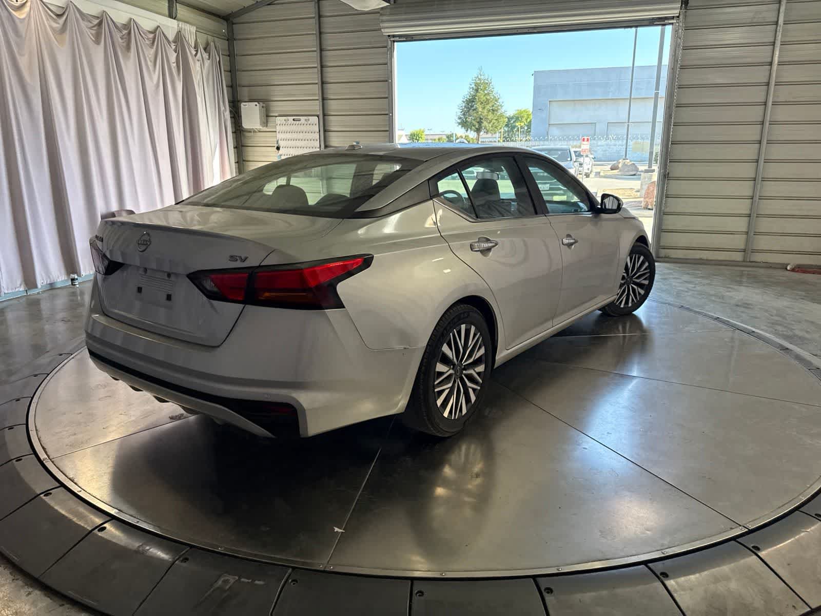 Used 2023 Nissan Altima 2.5 SV FWD image 5