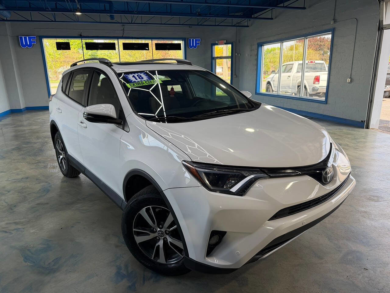 Used 2018 Toyota RAV4 XLE FWD image 8