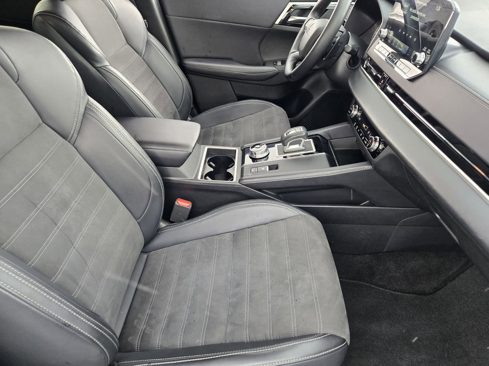 Used 2024 Mitsubishi Outlander SE image 12