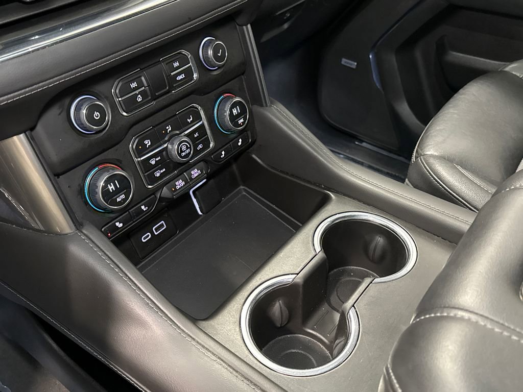 Used 2023 Chevrolet Suburban LT w/ Luxury Package image 23