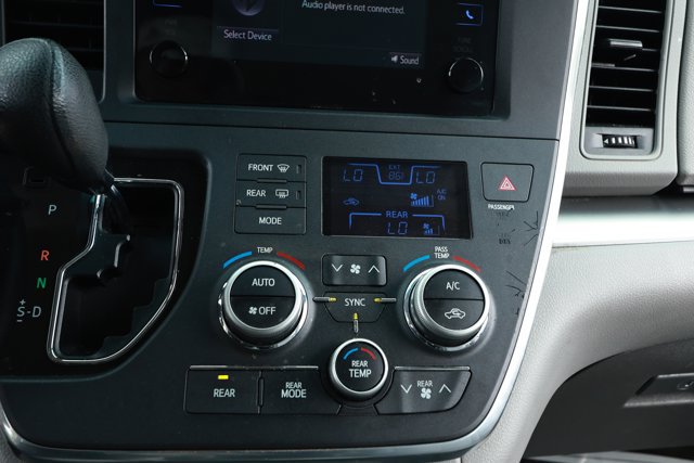 Used 2015 Toyota Sienna L FWD image 17