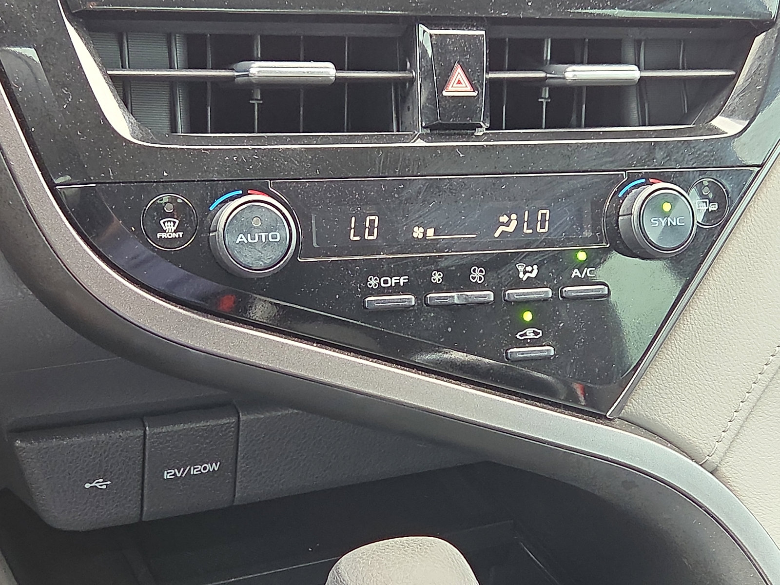 Used 2024 Toyota Camry LE w/ Convenience Package image 18