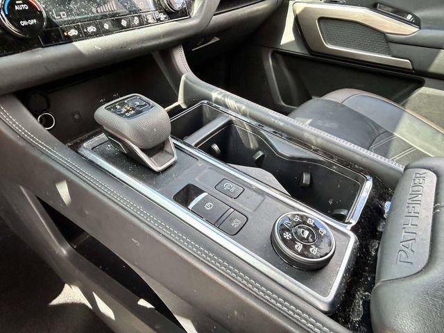 Used 2024 Nissan Pathfinder Platinum image 19