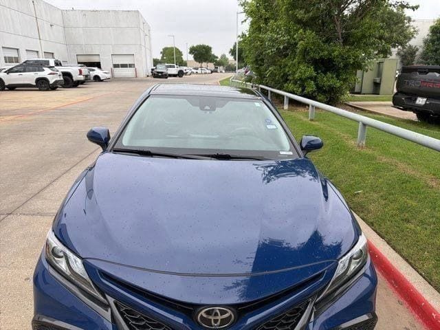 Used 2023 Toyota Camry XSE FWD image 3