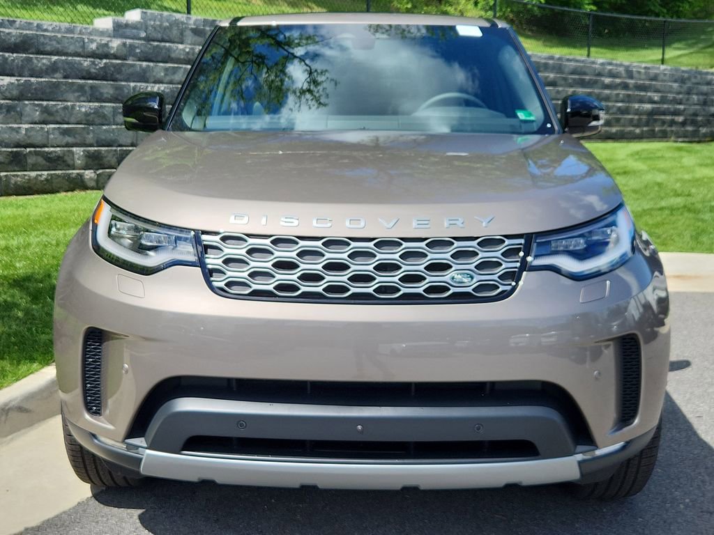 Certified 2025 Land Rover Discovery S image 8