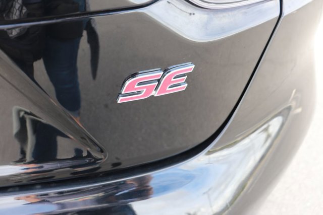 Used 2024 Toyota Corolla SE w/ SE Premium Package image 7