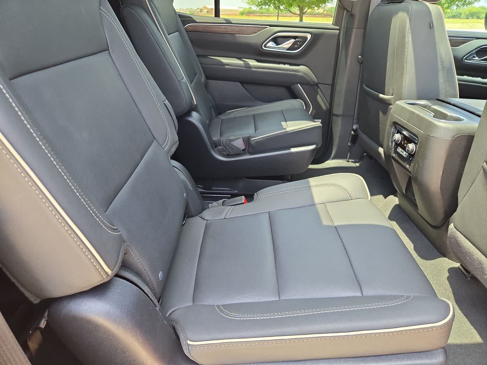 Used 2024 Chevrolet Tahoe Premier w/ Premium Package AWD/4WD image 19