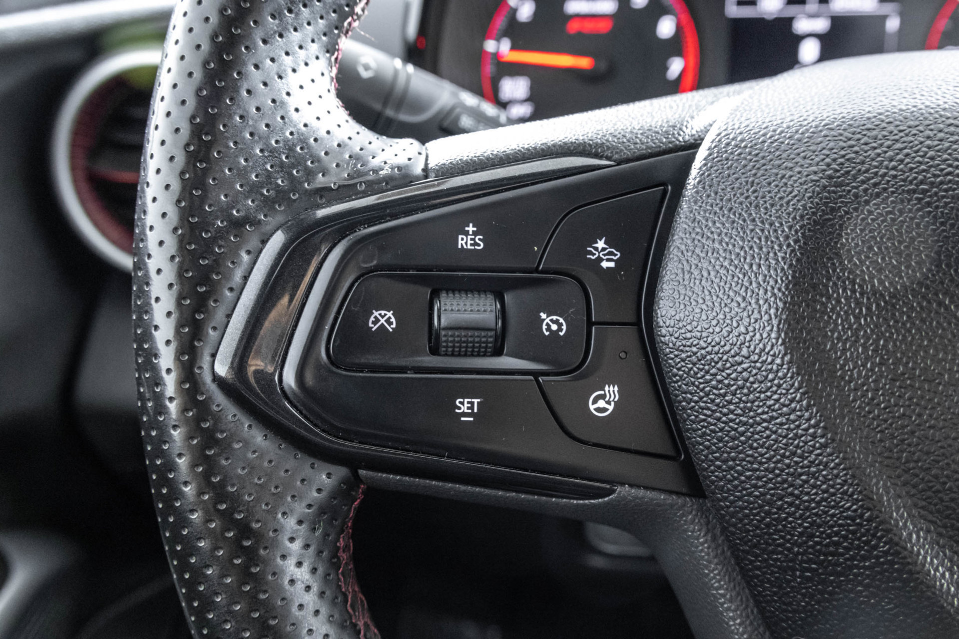 Used 2024 Chevrolet Trax RS w/ Driver Confidence Package FWD image 23