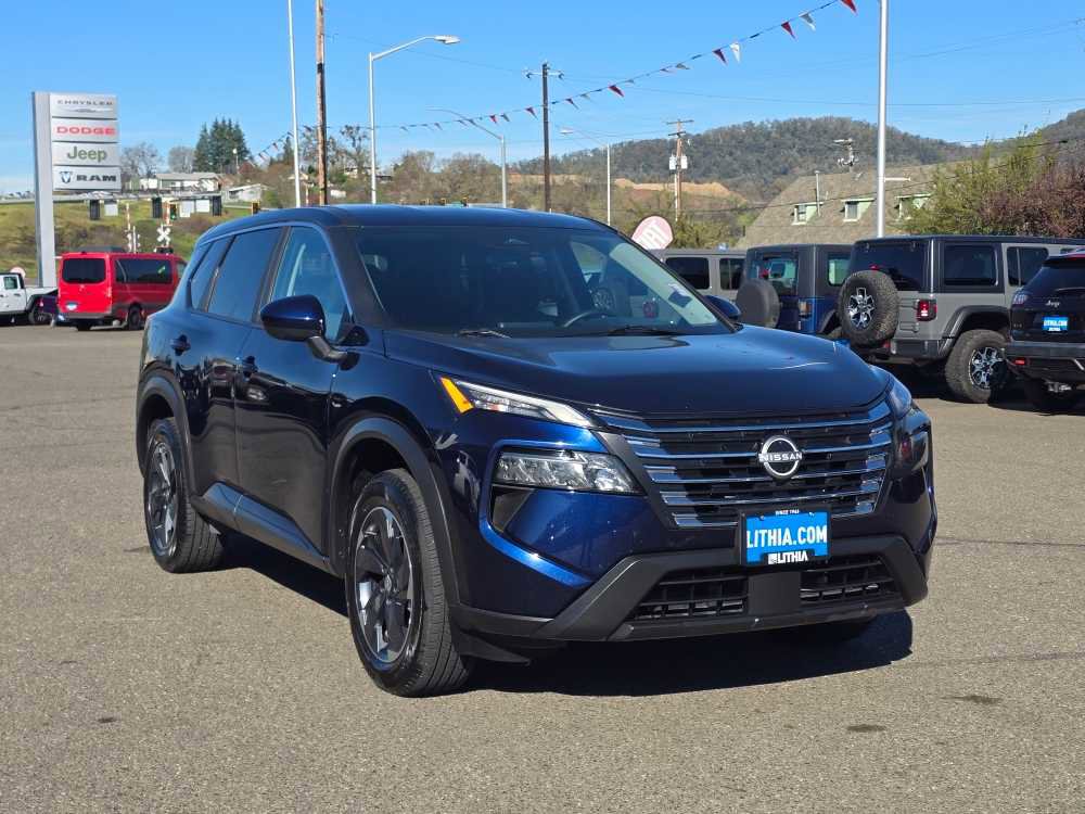 Used 2025 Nissan Rogue SV image 7