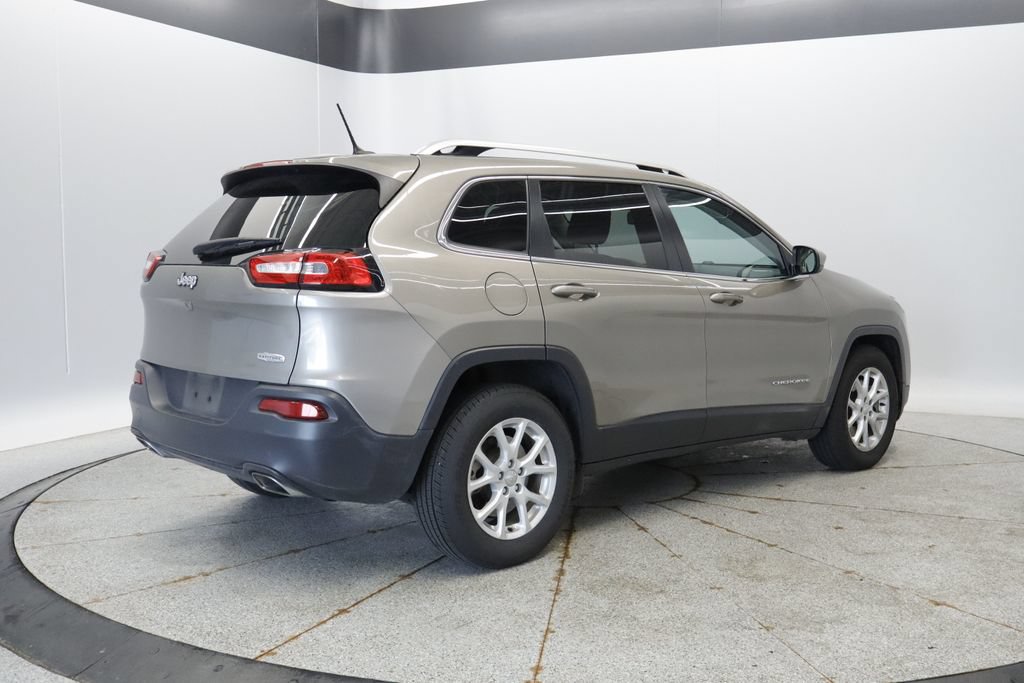 Certified 2016 Jeep Cherokee Latitude w/ Cold Weather Group FWD image 6