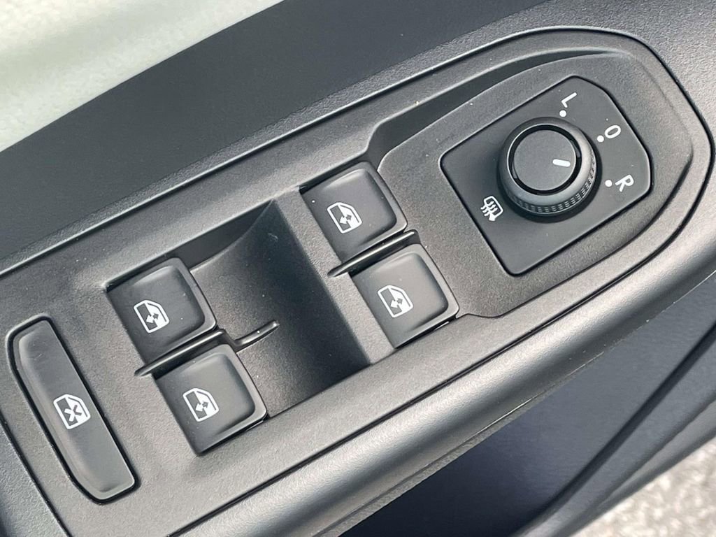 Used 2025 Volkswagen Taos S AWD/4WD image 15