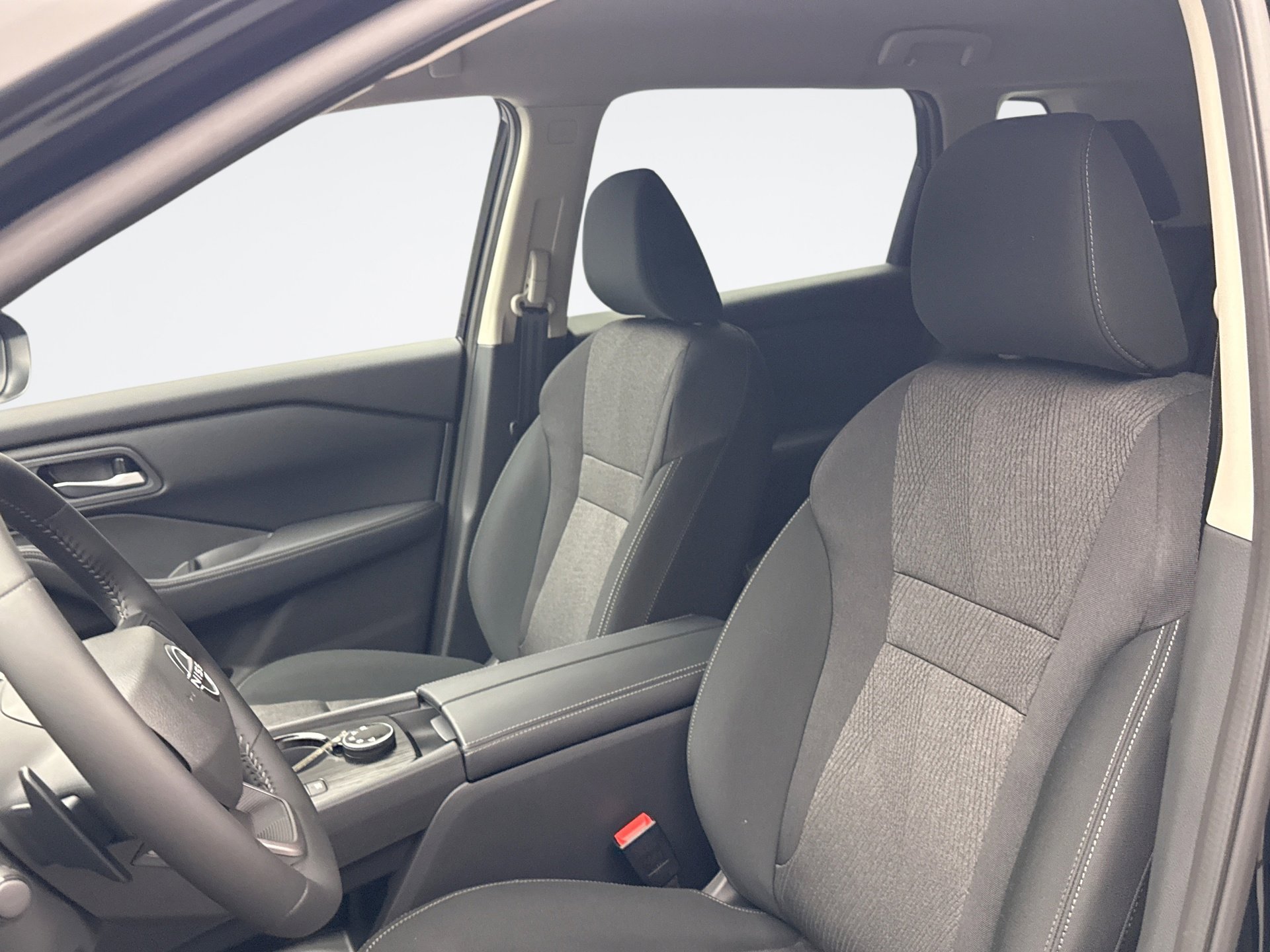 Used 2026 Nissan Rogue SV image 11