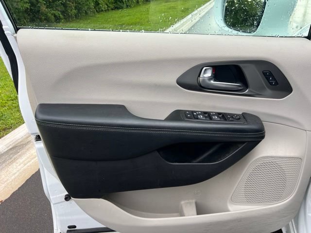 Used 2019 Chrysler Pacifica Limited FWD image 21