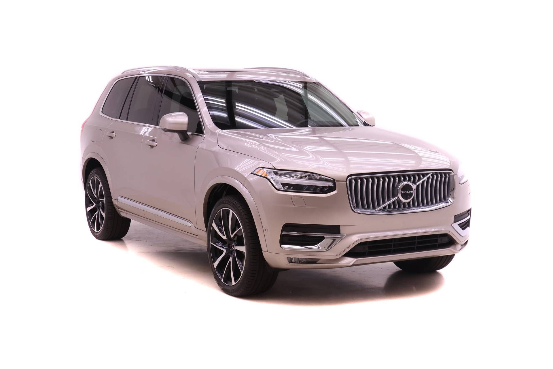 Certified 2023 Volvo XC90 B6 Plus w/ Protection Package Premier AWD/4WD image 2