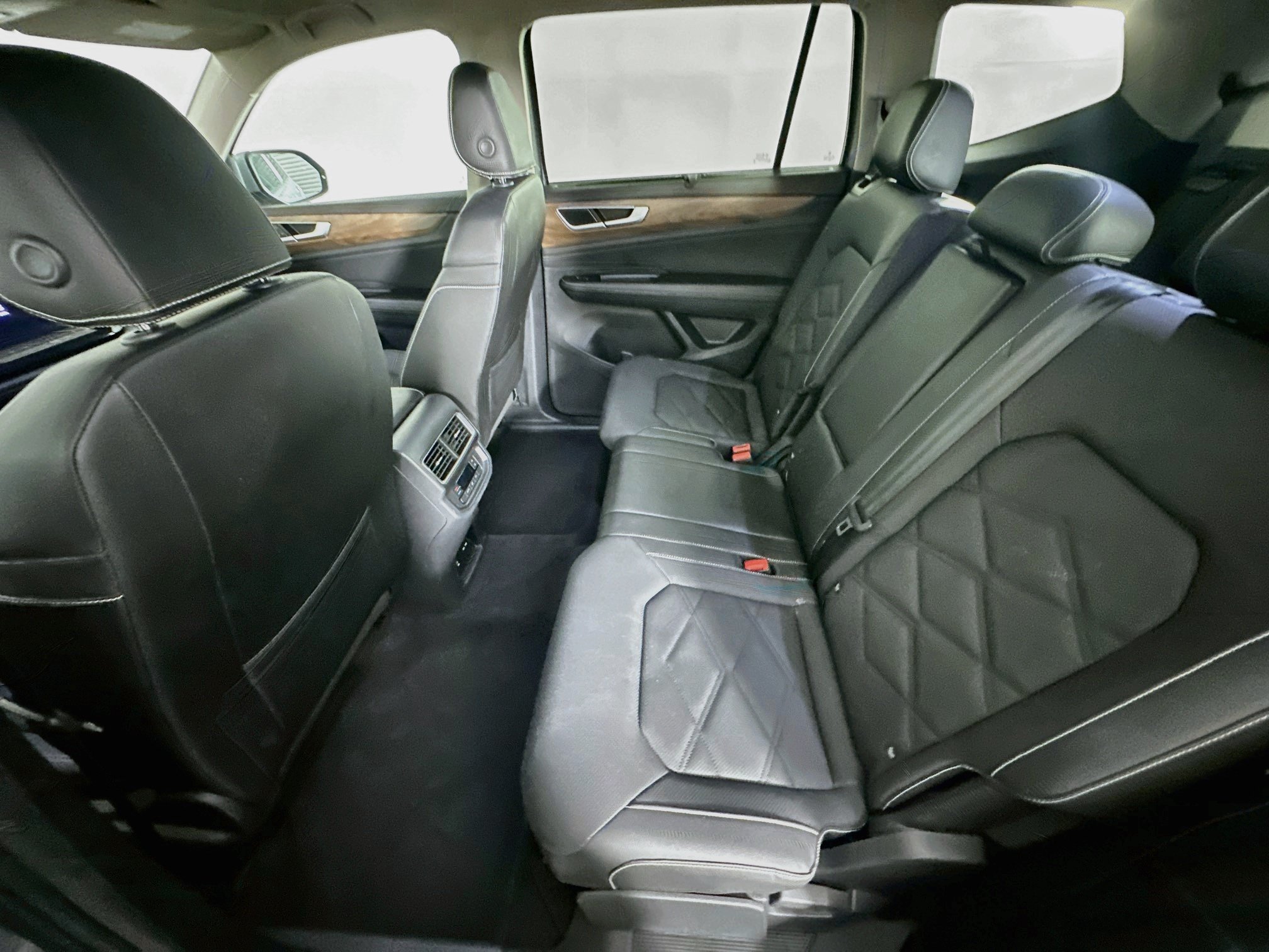 Used 2025 Volkswagen Atlas SE AWD/4WD image 28