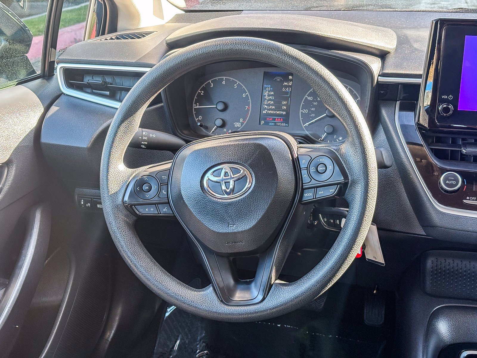 Certified 2025 Toyota Corolla LE FWD image 18