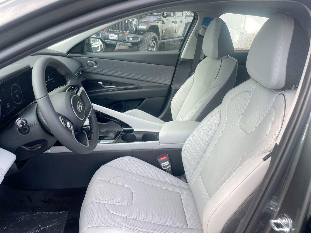 New 2025 Hyundai Elantra Limited image 36