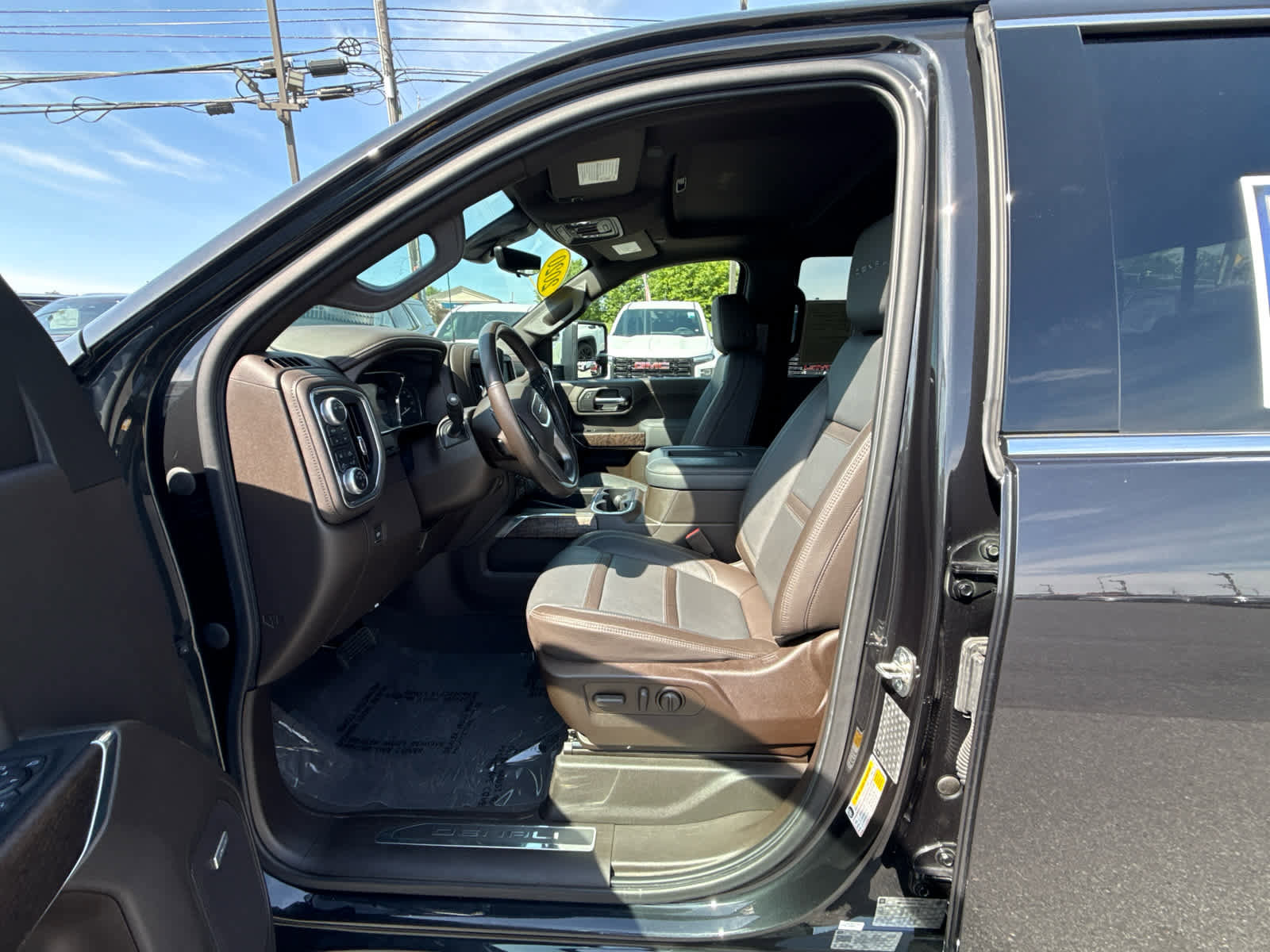 Used 2020 GMC Sierra 3500 Denali w/ Denali Ultimate Package AWD/4WD image 15