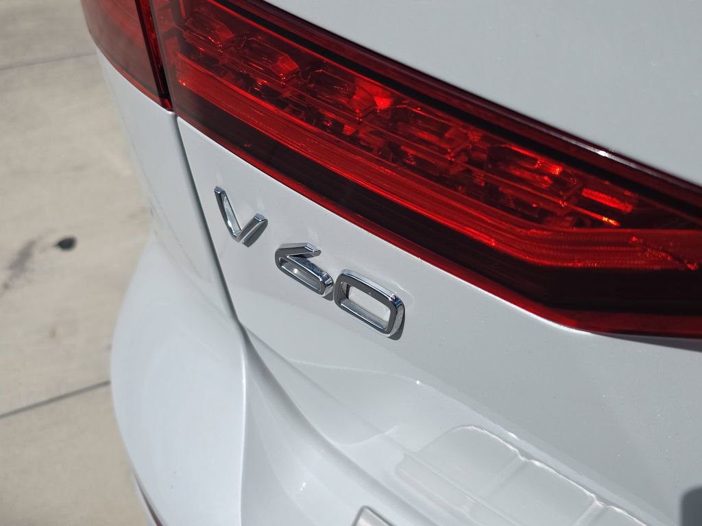 Certified 2022 Volvo V60 T5 Cross Country w/ Climate Package image 7