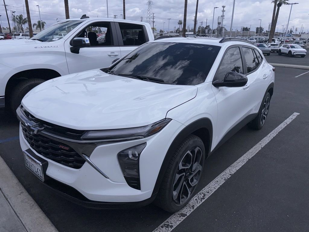Certified 2025 Chevrolet Trax RS w/ Sunroof Package FWD image 26
