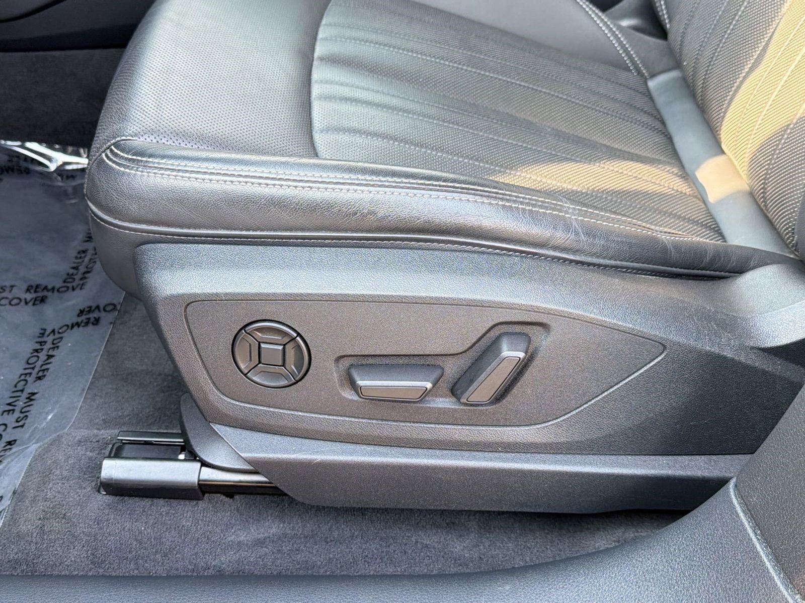 Used 2023 Audi e-tron Premium Plus w/ Premium Plus Package image 14