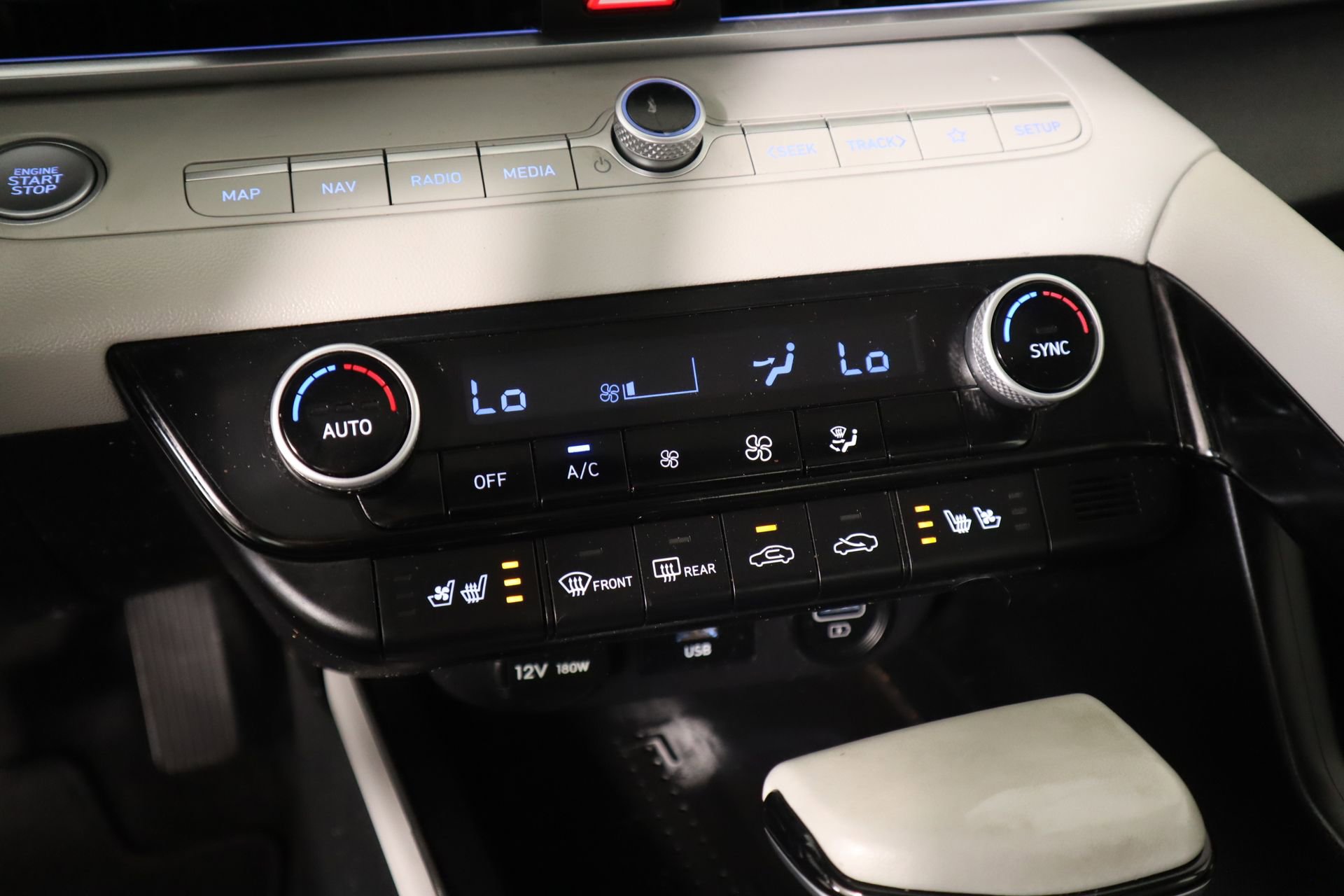 Used 2023 Hyundai Elantra Limited image 8