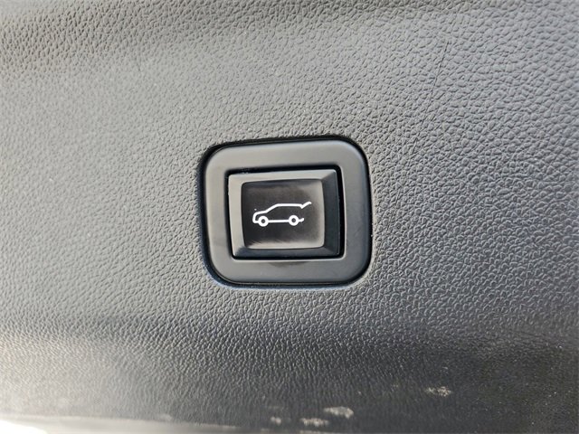 Used 2021 GMC Yukon Denali w/ LPO, Illumination Package image 9