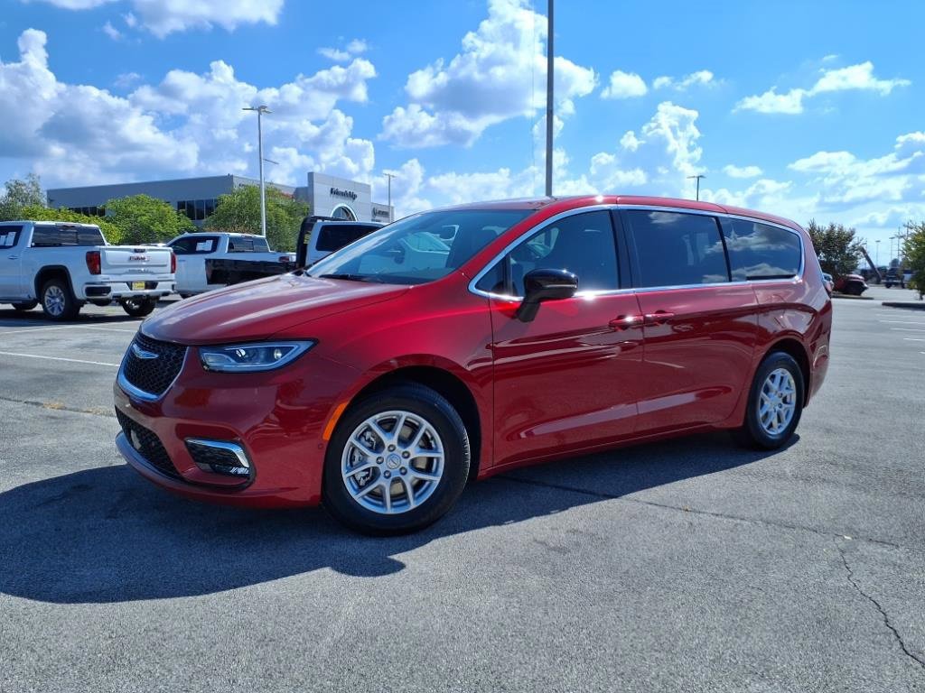 New 2026 Chrysler Pacifica Select video 2