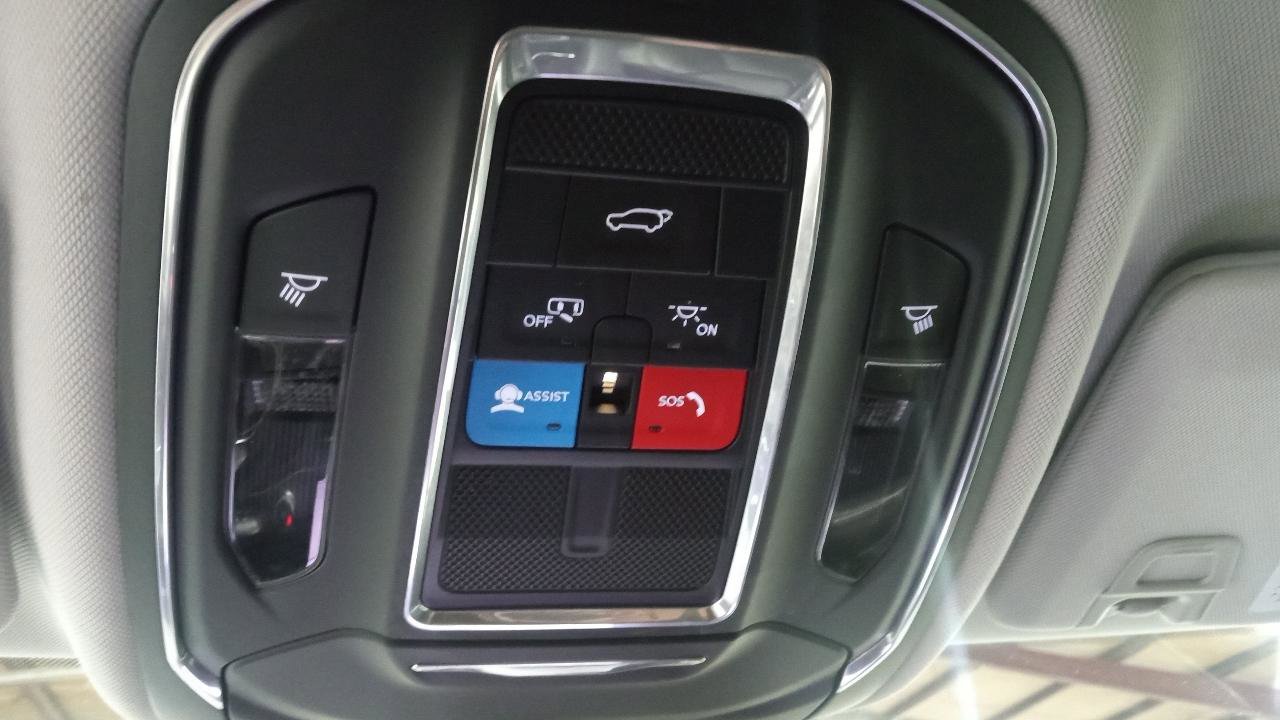 Used 2023 Jeep Grand Cherokee Limited w/ Luxury Tech Group II image 20