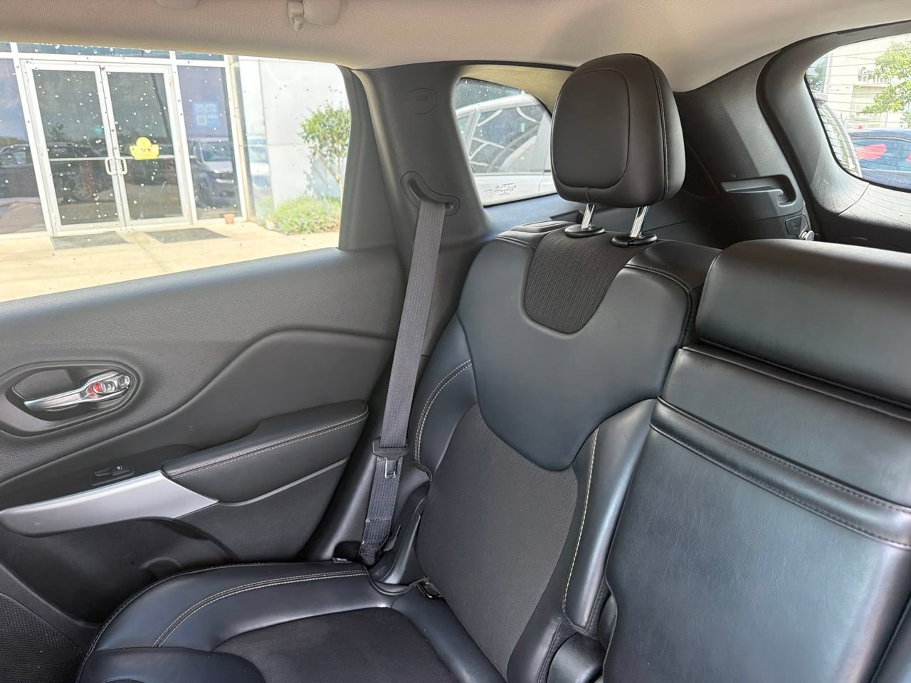 Used 2018 Jeep Cherokee Latitude Plus AWD/4WD image 22