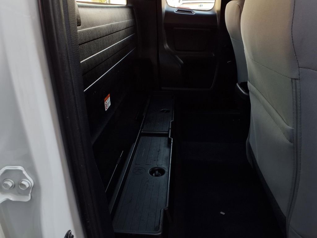 Used 2018 Toyota Tacoma SR image 19