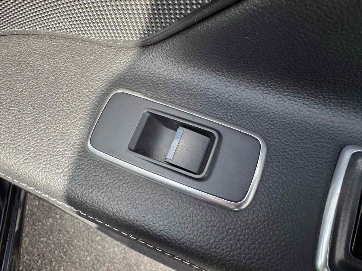 Used 2016 Jaguar XF S image 35