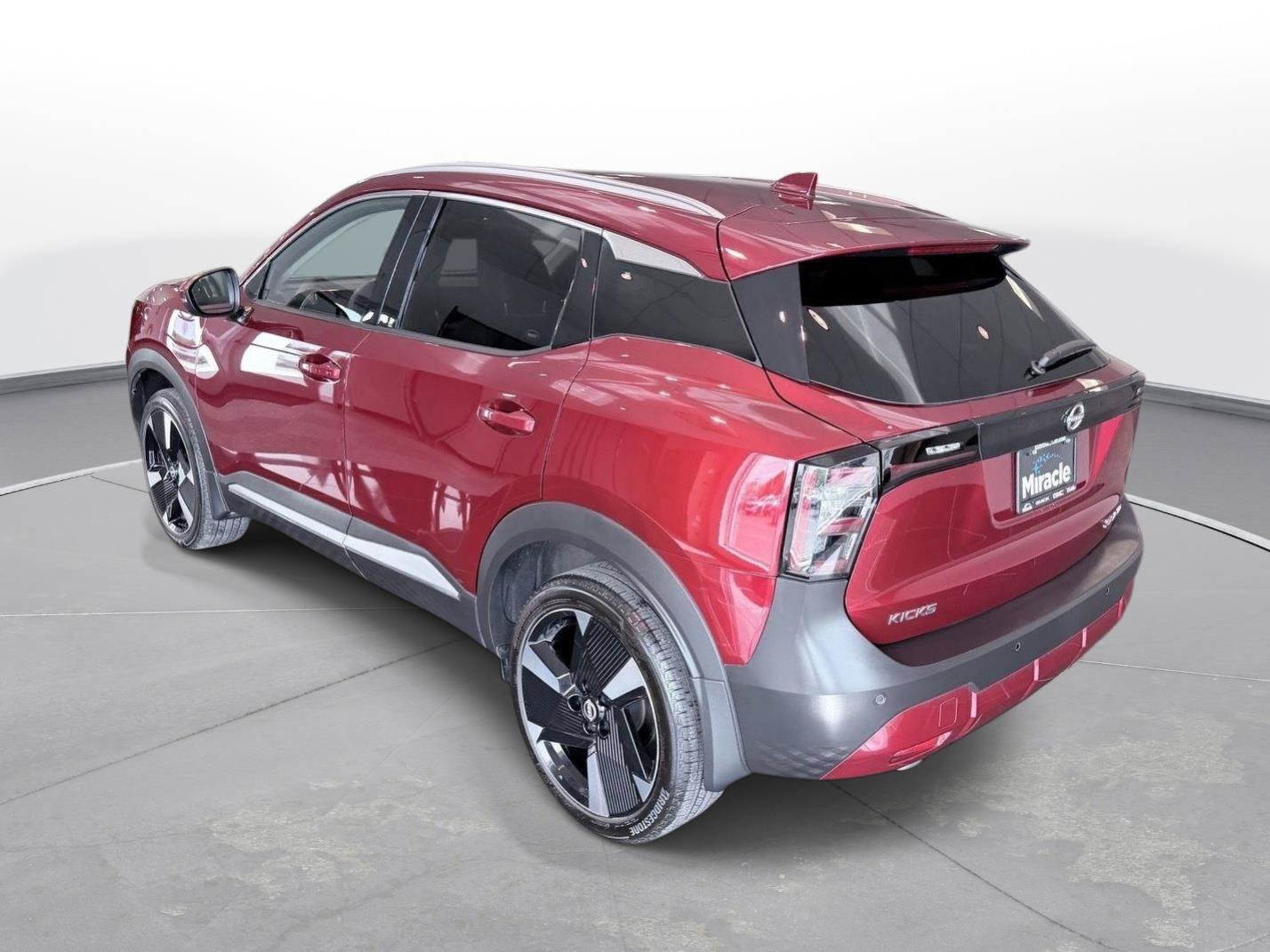 Used 2025 Nissan Kicks SR AWD/4WD image 4
