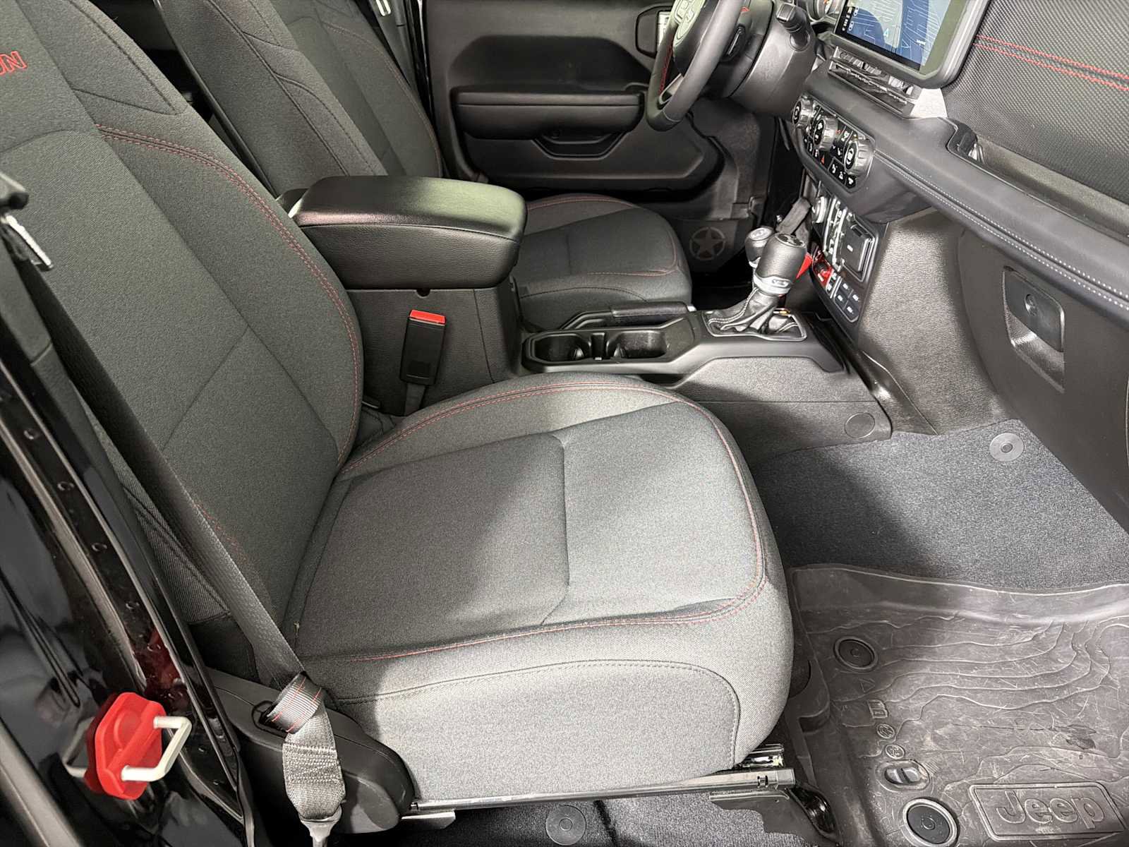 Used 2024 Jeep Wrangler Unlimited Rubicon w/ Technology Group image 12