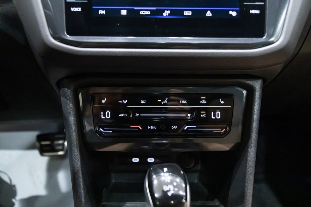 Certified 2024 Volkswagen Tiguan SE R-Line AWD/4WD image 19