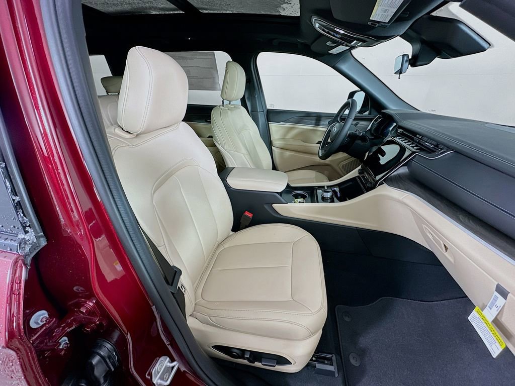 New 2025 Jeep Grand Cherokee L Limited image 38