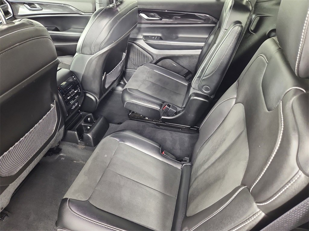 Used 2023 Jeep Grand Cherokee L Laredo image 12