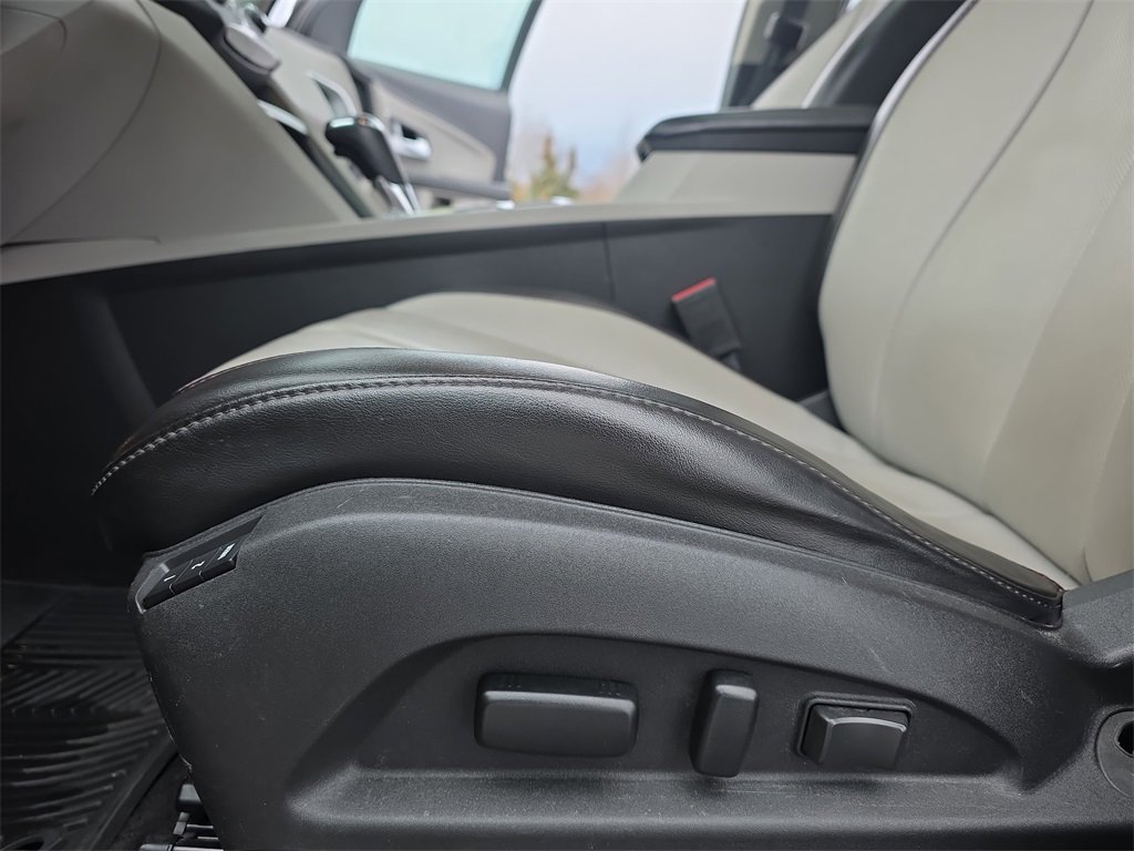 Used 2016 Chevrolet Equinox LTZ w/ Enhanced Convenience Package image 28