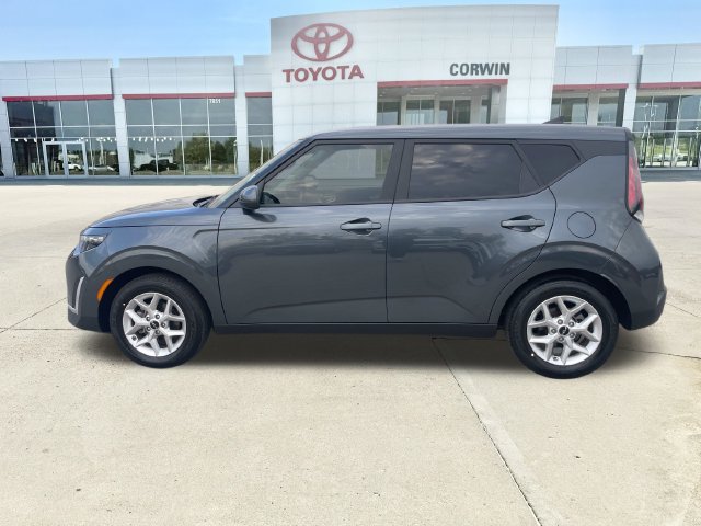 Used 2025 Kia Soul LX w/ LX Technology Package FWD image 2