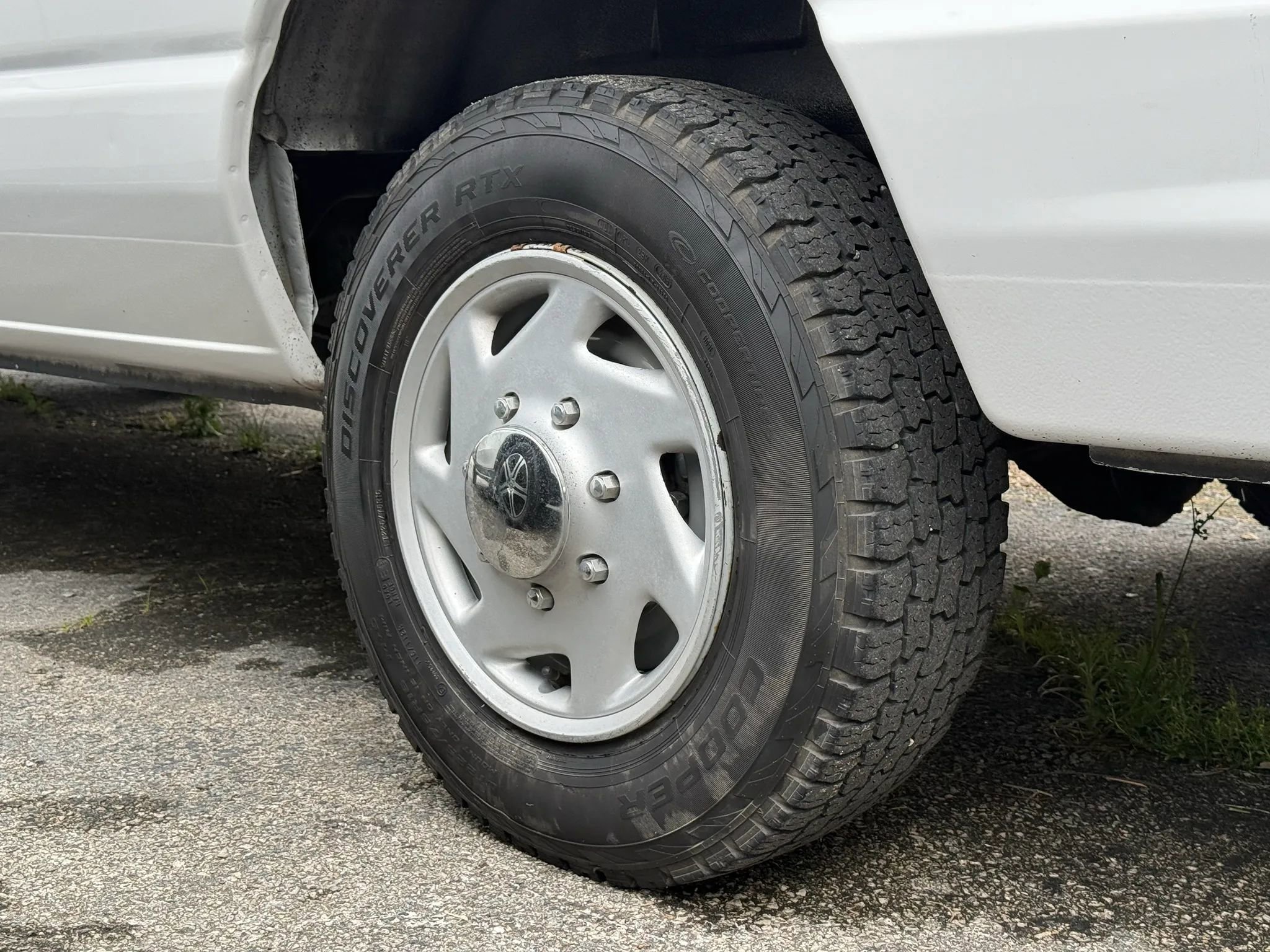 Used 2011 Ford E-150 and Econoline 150 w/ Commercial Cargo Van Pkg RWD image 44