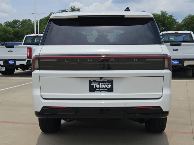 New 2026 Lincoln Navigator Reserve w/ Jet Appearance Package AWD/4WD image 7
