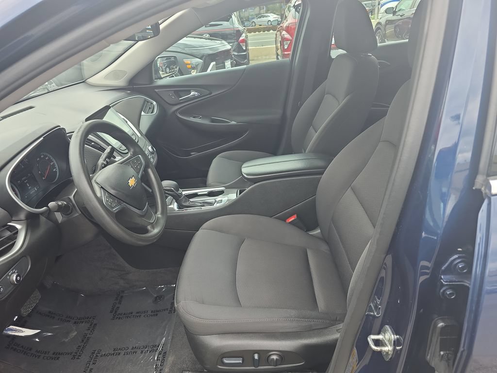 Used 2022 Chevrolet Malibu LT FWD image 9
